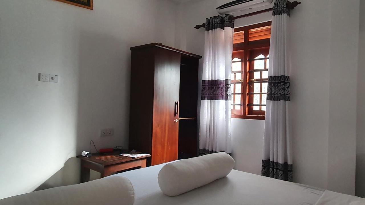 Bandulas Beach House Hikkaduwa Exterior photo